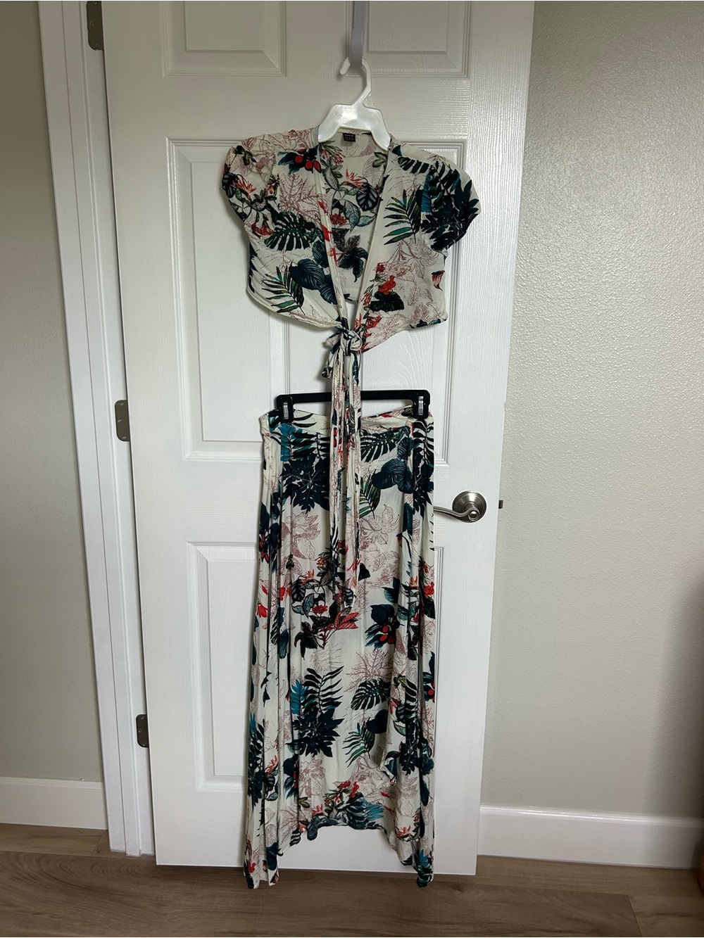 SHEIN Cream Tropical Leaf Print Maxi Two-Piece Tie-Front Set